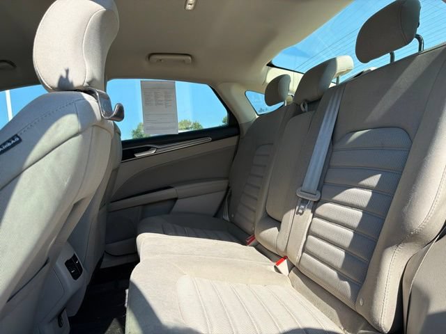 Used 2018 Ford Fusion SE w/ Fusion SE Technology Package FWD image 13