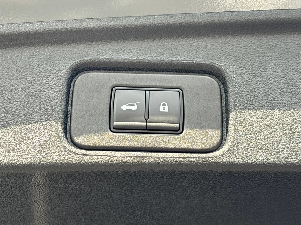 Used 2025 Nissan Pathfinder Platinum FWD image 32