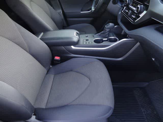 Used 2023 Toyota Highlander L image 16