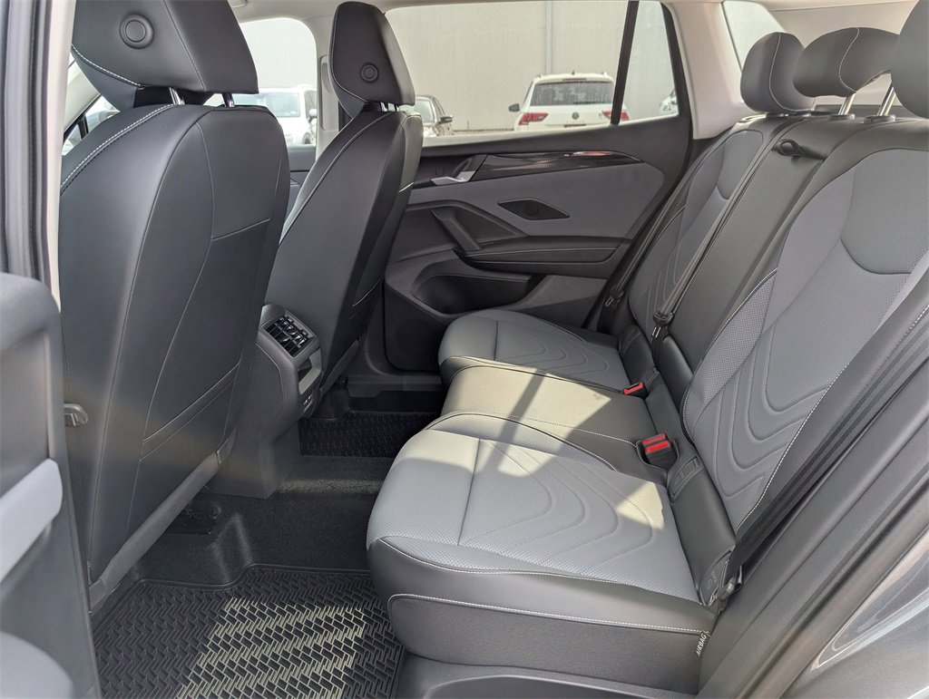 New 2026 Volkswagen Tiguan SE image 25