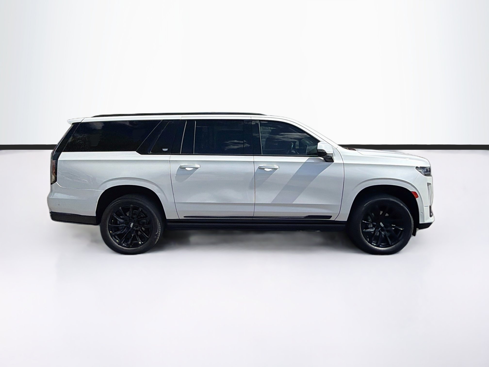 Used 2022 Cadillac Escalade ESV Sport Platinum w/ Heavy-Duty Trailer Package AWD/4WD image 4