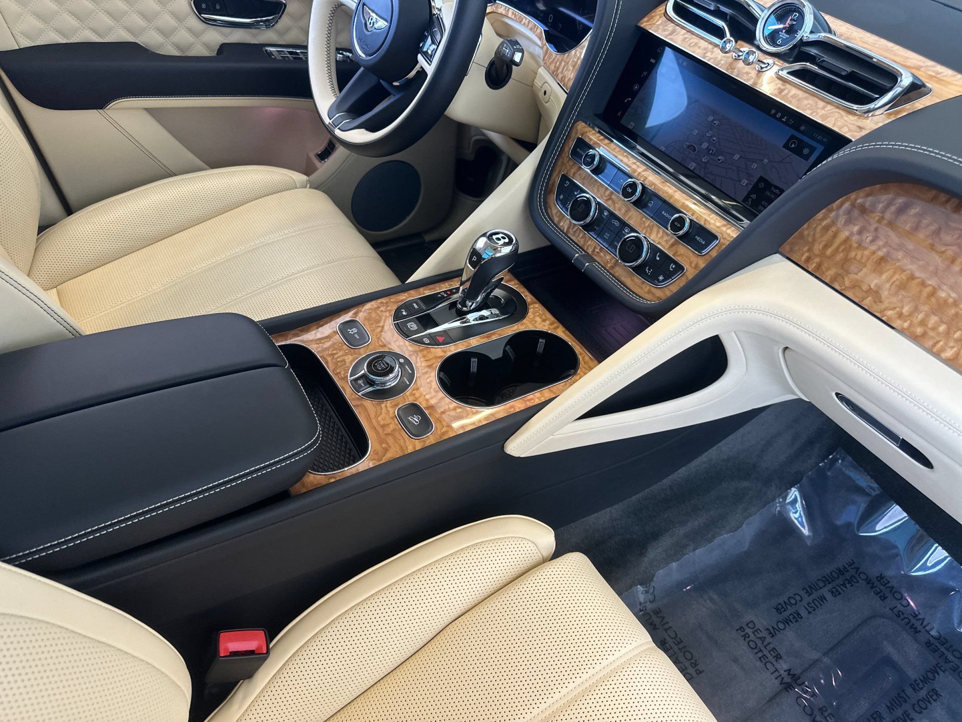 Certified 2023 Bentley Bentayga AWD/4WD image 2