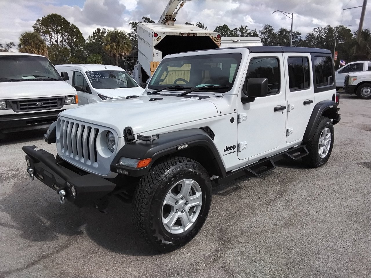 Used 2023 Jeep Wrangler Unlimited Sport image 3