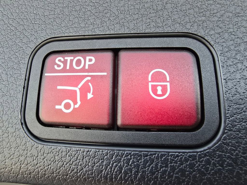 New 2026 Mercedes-Benz GLB 250 4MATIC image 19