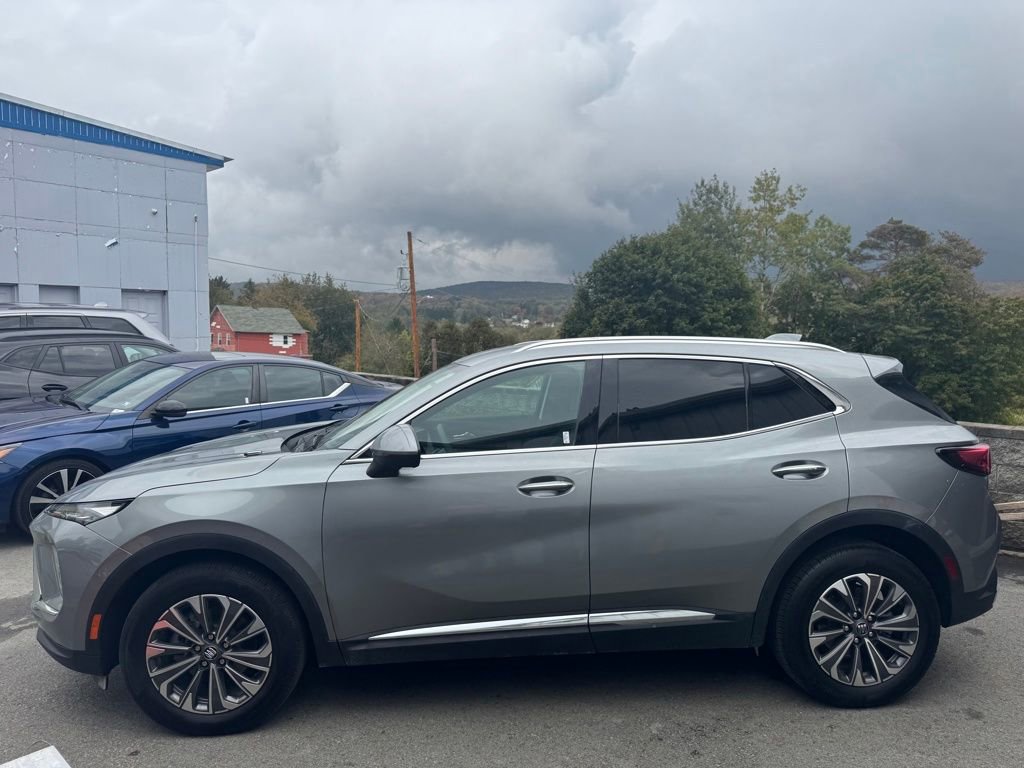 Used 2025 Buick Envision Preferred image 2