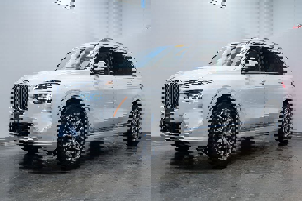 Used 2024 BMW X7 xDrive40i w/ Parking Assistance Package image 3