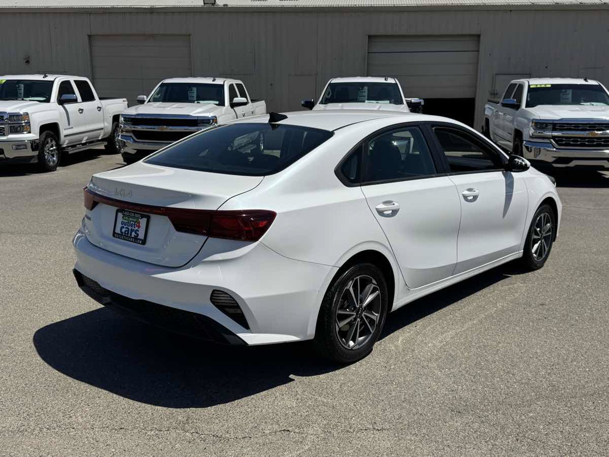Used 2022 Kia Forte LXS FWD image 9