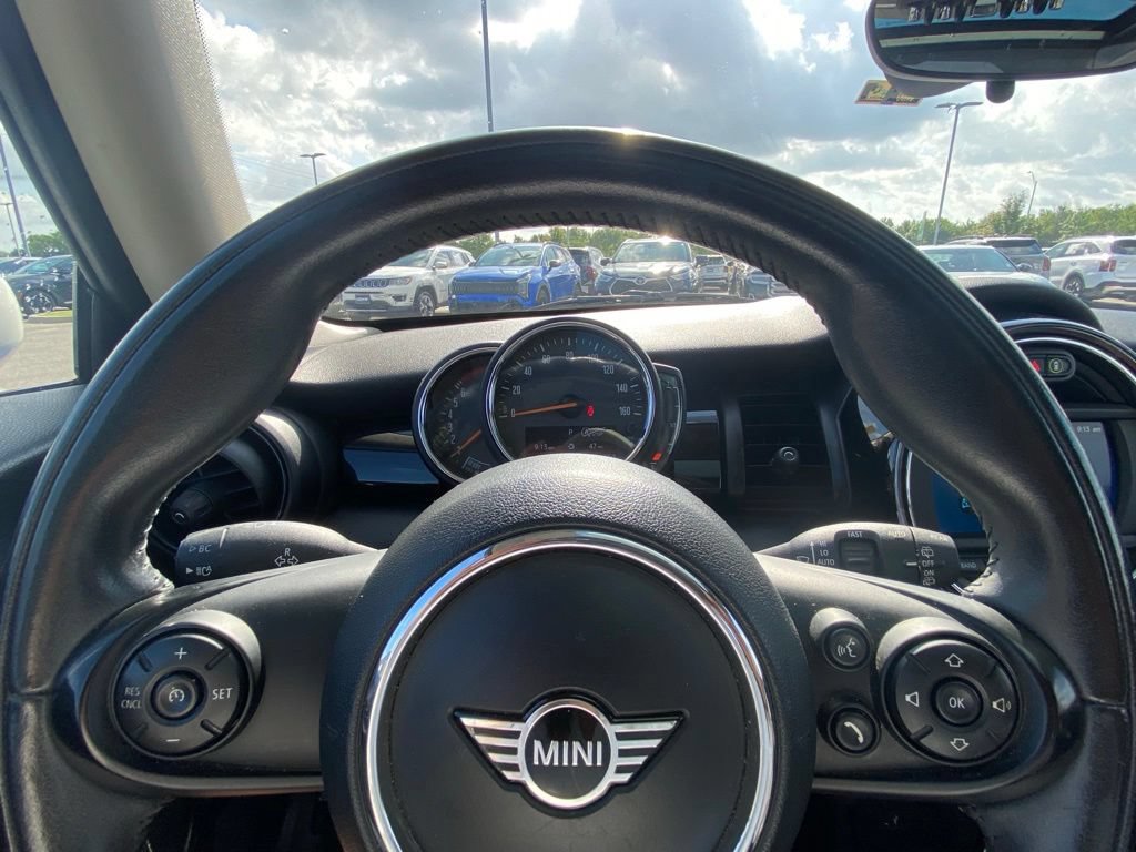 Used 2021 MINI Cooper 2-Door Hardtop FWD image 15