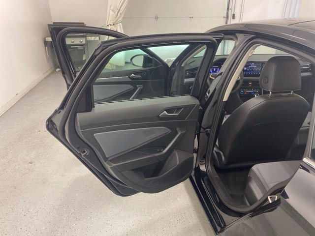 Used 2026 Volkswagen Jetta SE FWD image 24