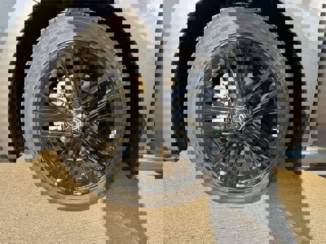 Used 2025 Toyota Camry SE image 11