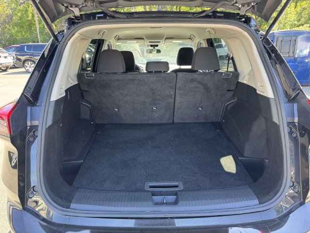 Used 2024 Nissan Rogue S AWD/4WD image 13