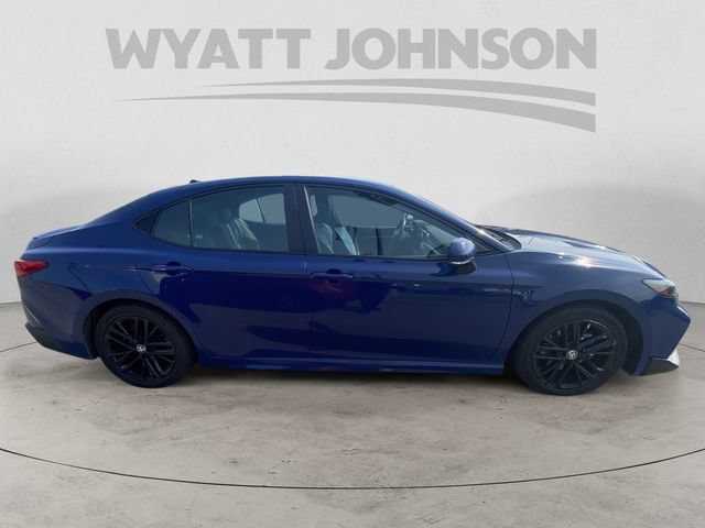 Used 2025 Toyota Camry SE FWD image 11