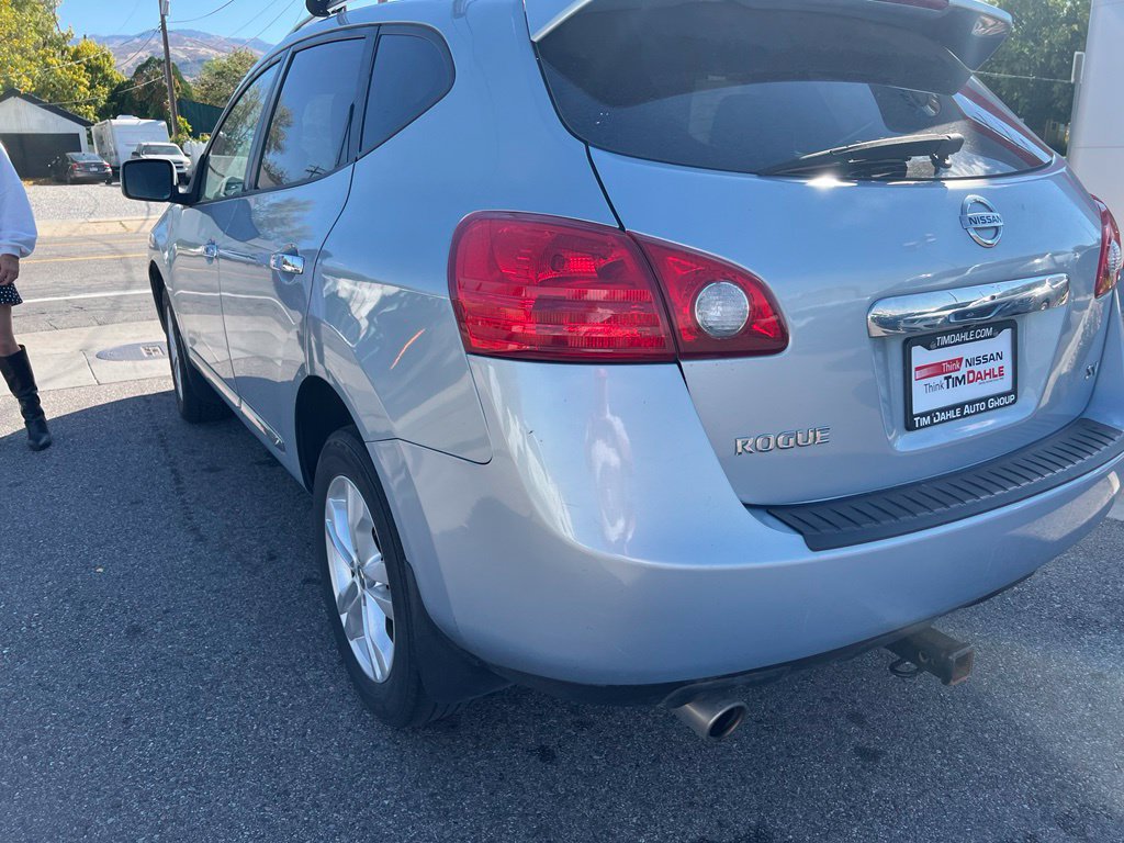 Used 2012 Nissan Rogue SV w/ Premium Pkg FWD image 6