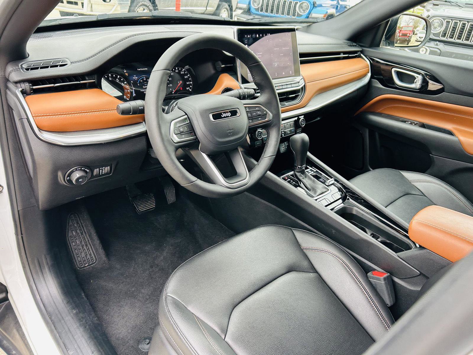 Used 2024 Jeep Compass Limited AWD/4WD image 12