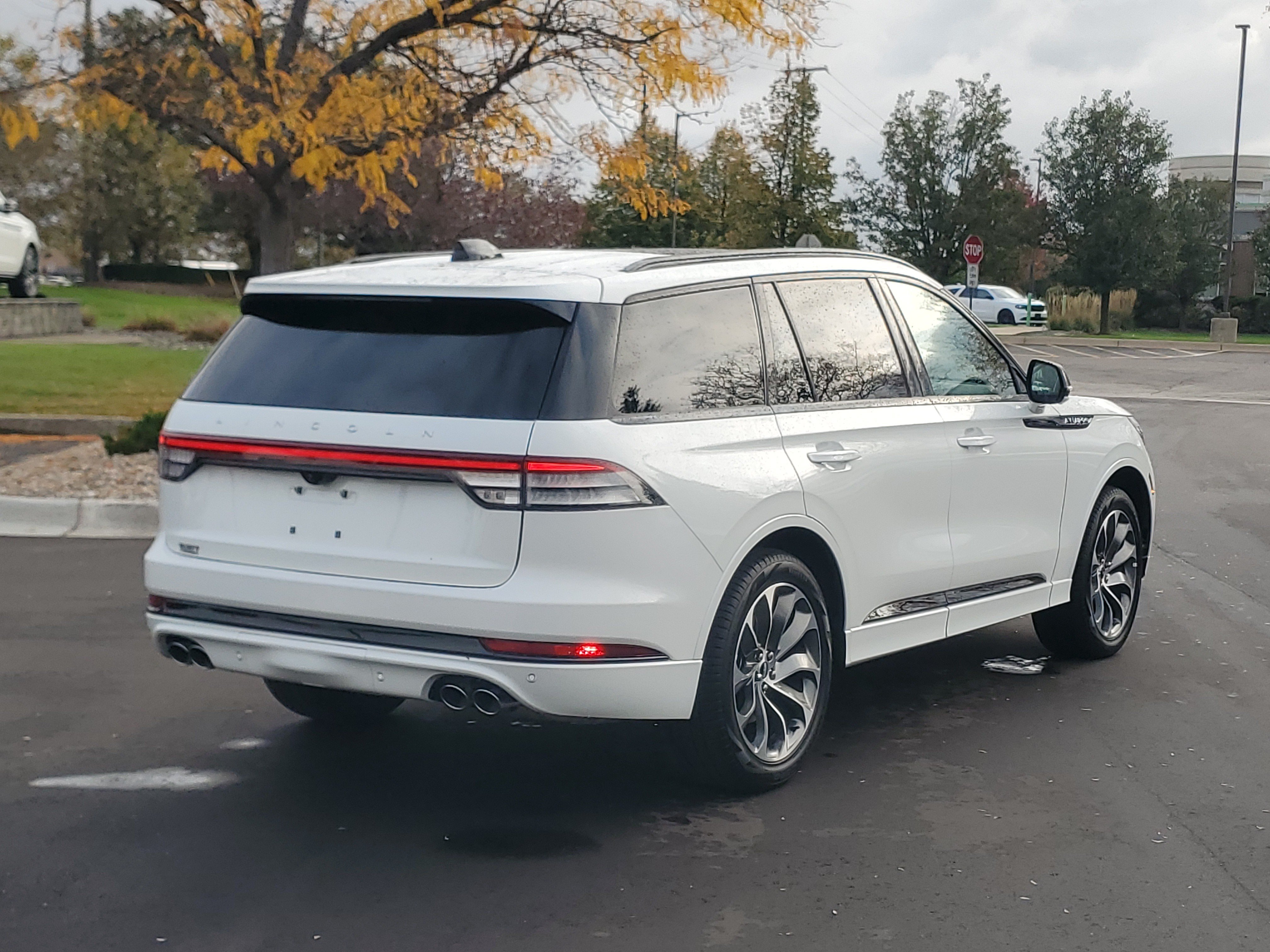 New 2026 Lincoln Aviator AWD image 4