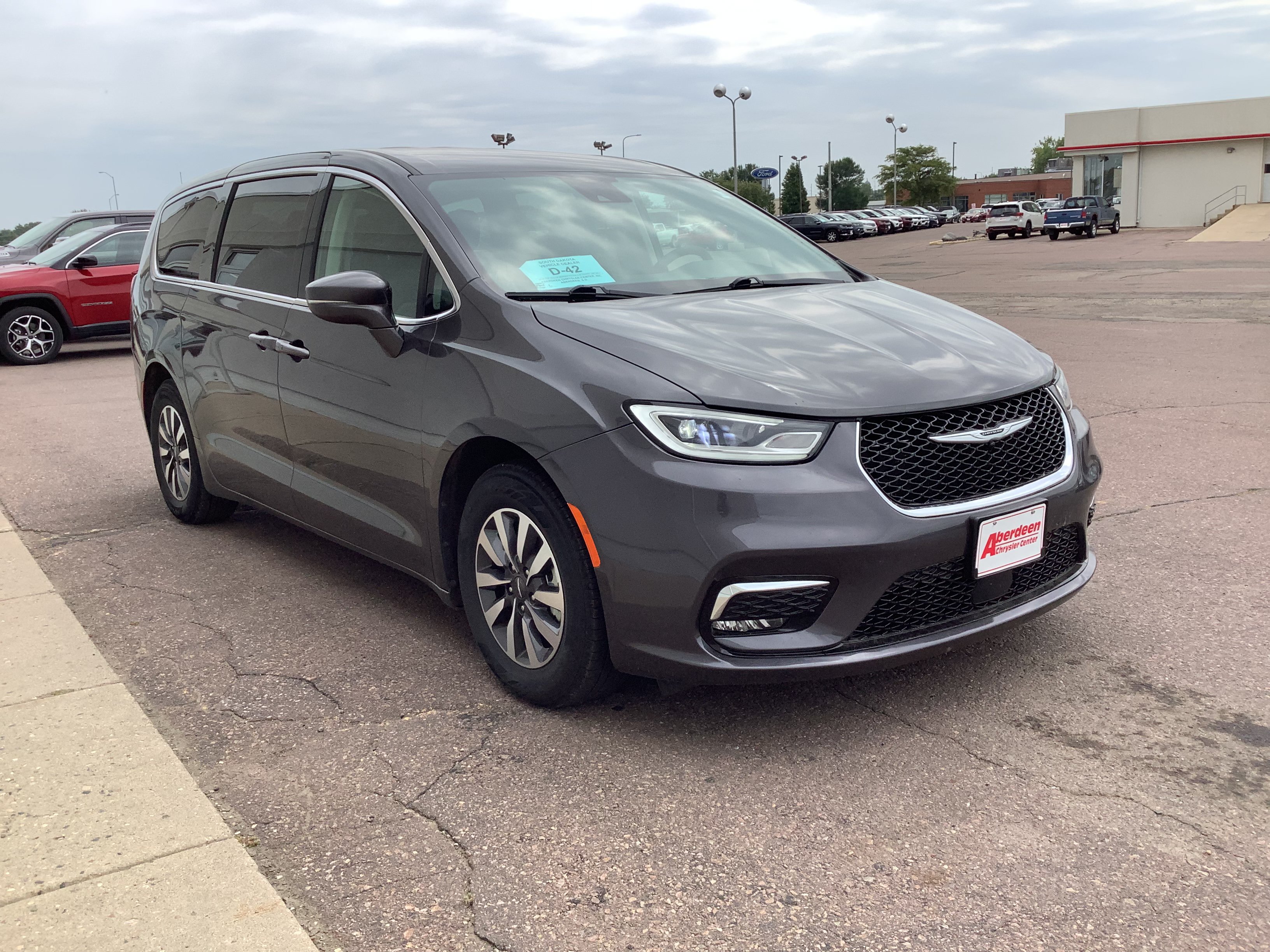 Used 2022 Chrysler Pacifica Touring-L FWD image 4