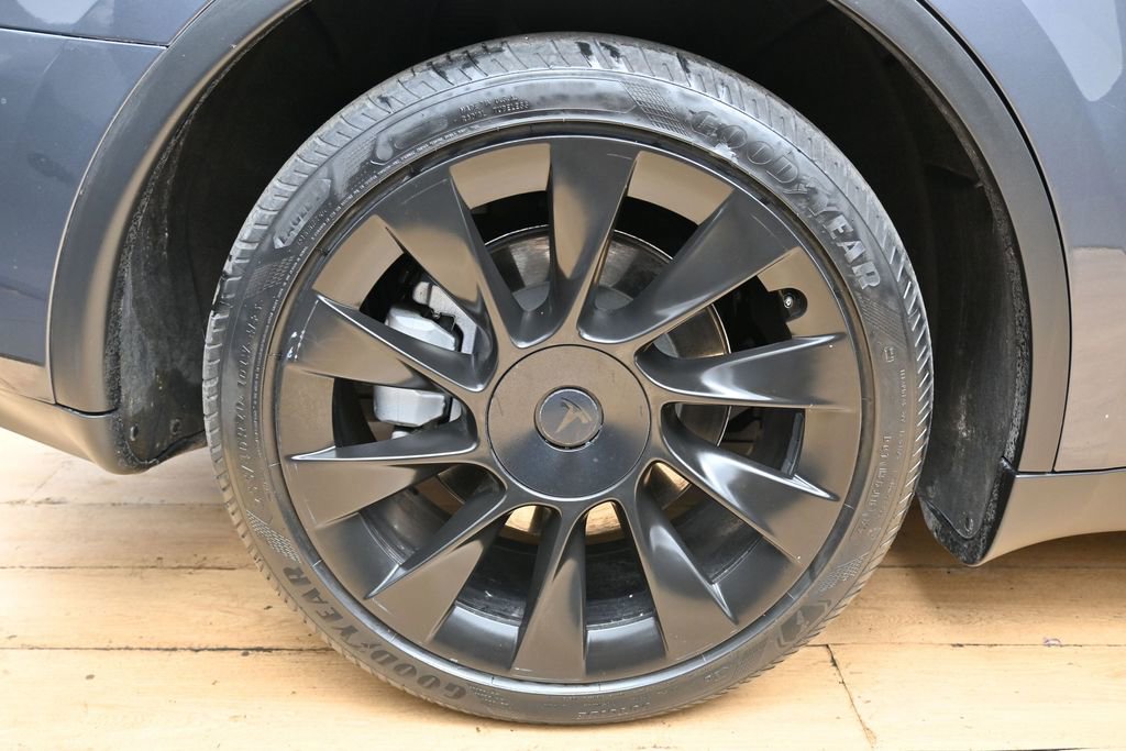 Used 2023 Tesla Model Y Long Range AWD/4WD image 18