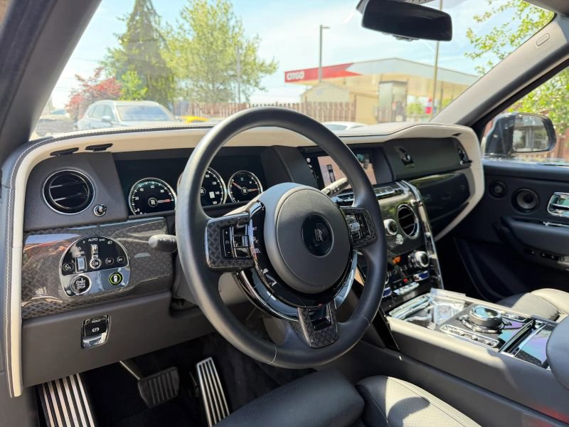 Used 2022 Rolls-Royce Cullinan Black Badge w/ Dark Exterior Package AWD/4WD image 14