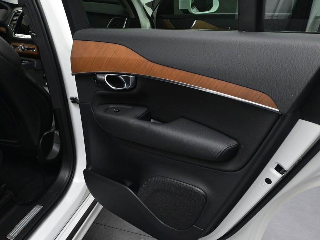 Used 2022 Volvo XC90 T6 Momentum w/ Climate Package image 18