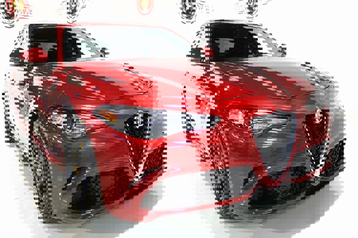 Used 2018 Alfa Romeo Giulia Quadrifoglio w/ Driver Assist Dynamic Package image 30