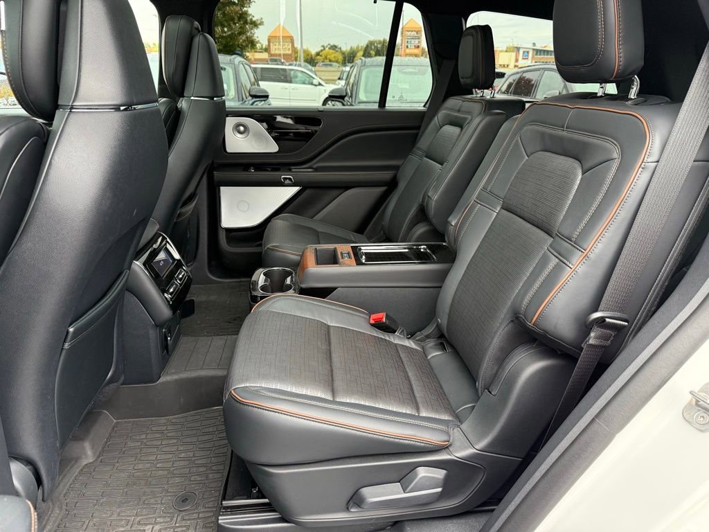 New 2025 Lincoln Aviator Black Label AWD/4WD image 13