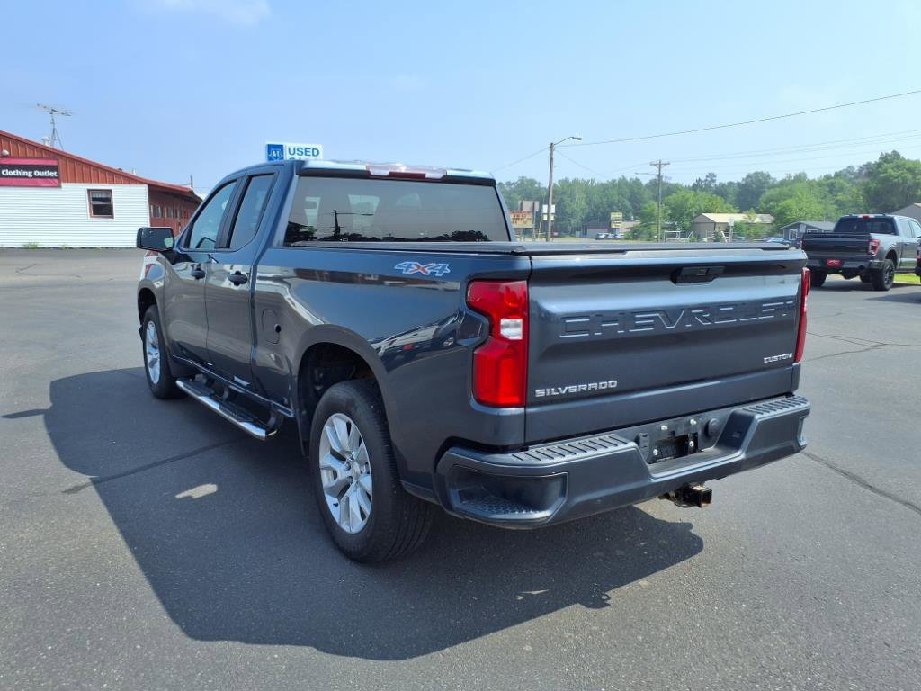 Used 2020 Chevrolet Silverado 1500 Custom w/ Custom Value Package AWD/4WD image 3