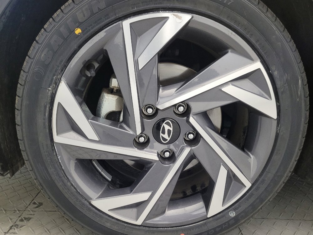 Used 2025 Hyundai Elantra SEL FWD image 31