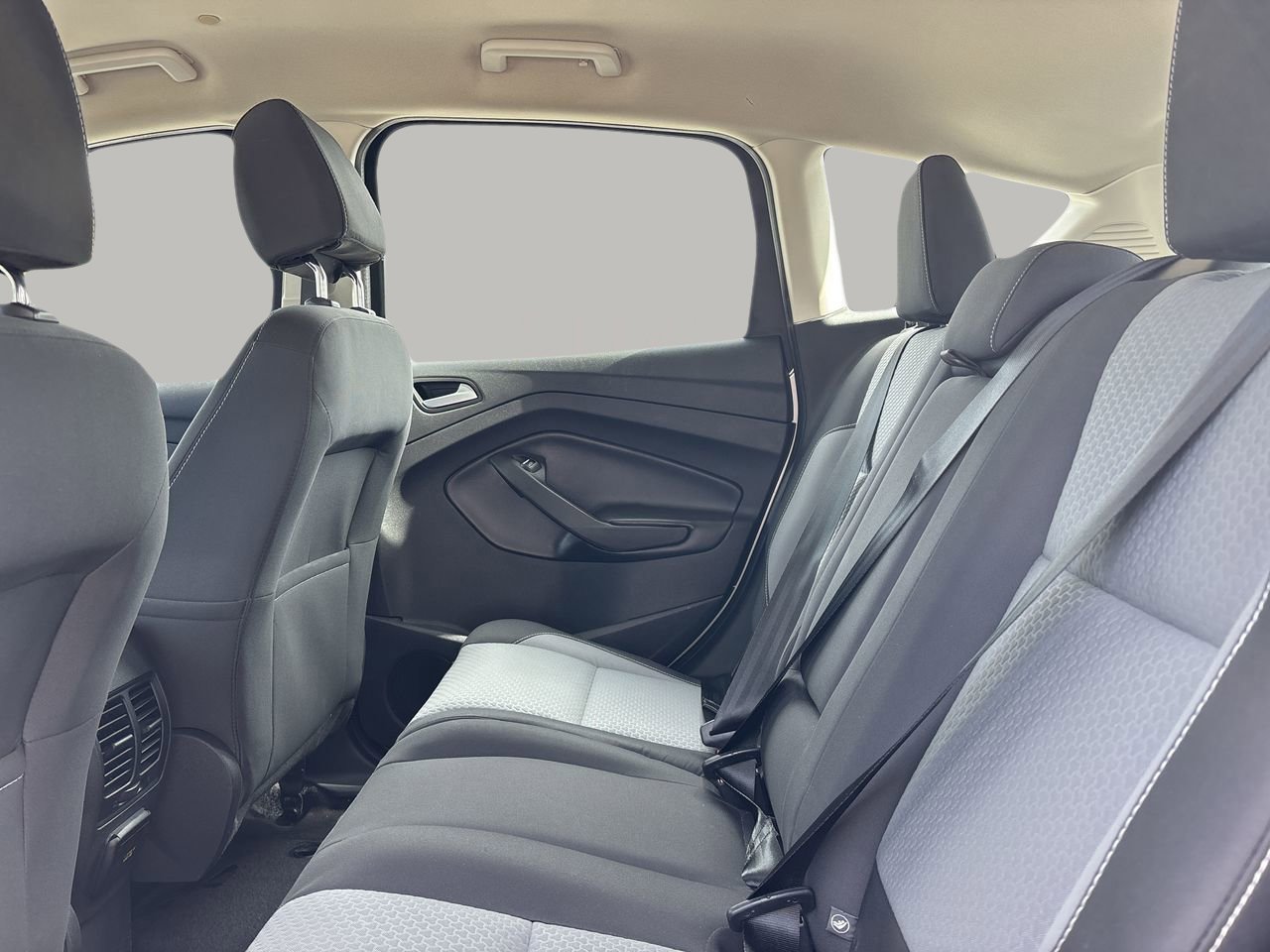 Used 2017 Ford C-MAX Energi SE image 16