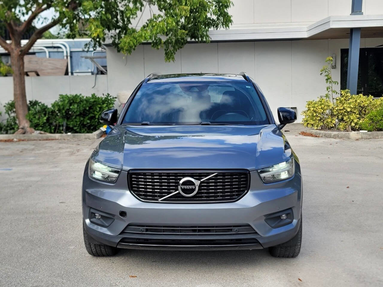 Used 2019 Volvo XC40 T5 R-Design image 4