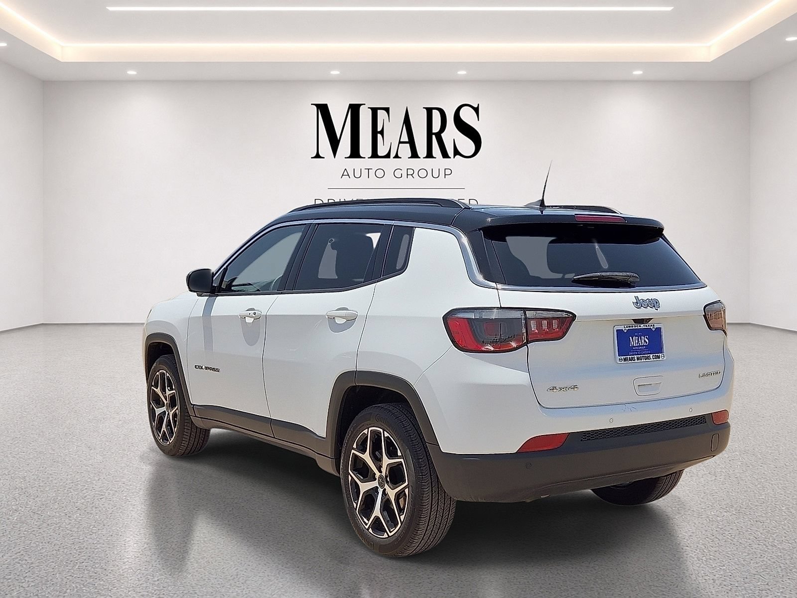 Used 2025 Jeep Compass Limited AWD/4WD image 3