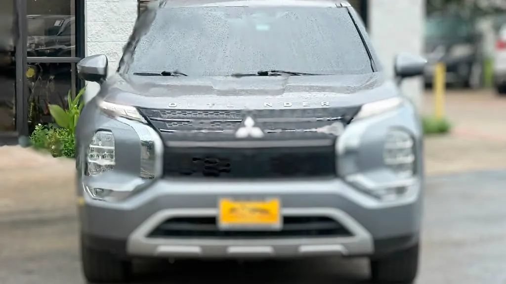 Used 2022 Mitsubishi Outlander SE FWD image 3