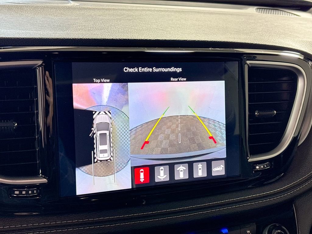 New 2026 Chrysler Pacifica Limited w/ Uconnect Theater Family Group image 17