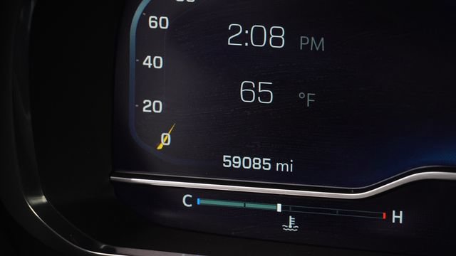 Used 2024 Chevrolet Suburban Premier AWD/4WD image 32