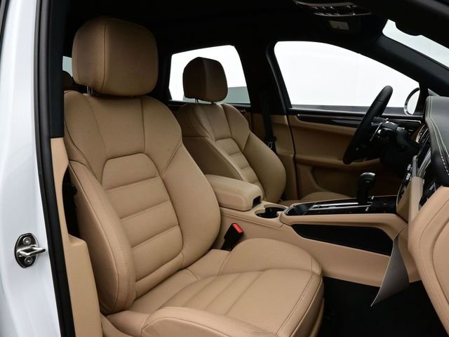 New 2026 Porsche Macan Turbo image 18