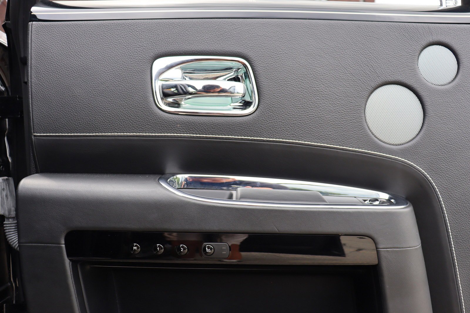 Used 2012 Rolls-Royce Ghost RWD image 39