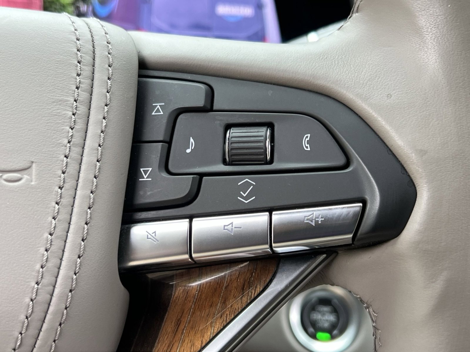 Used 2022 Cadillac Escalade Sport Platinum w/ LPO, ONYX Package image 30