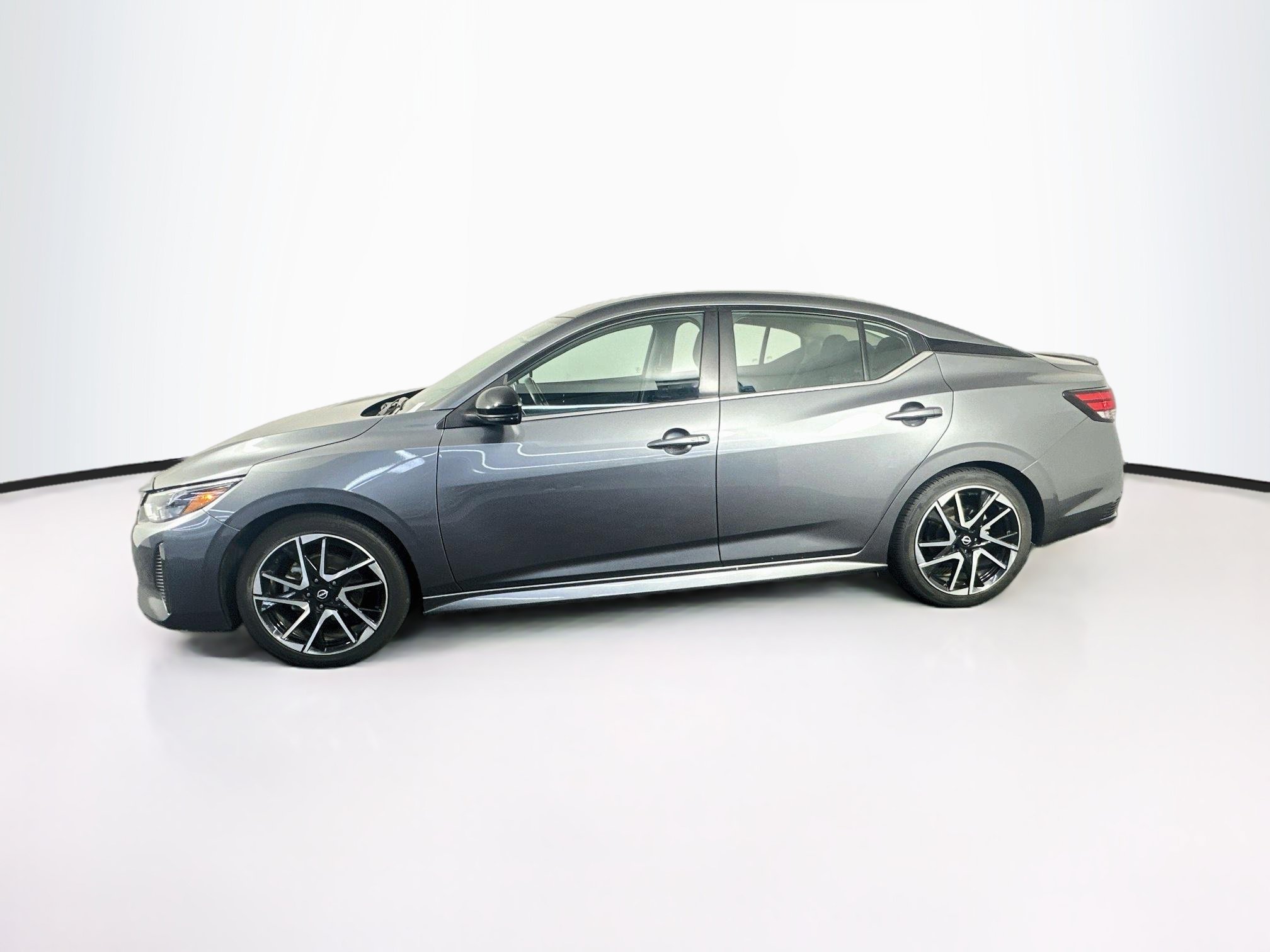 Used 2025 Nissan Sentra SR FWD image 4