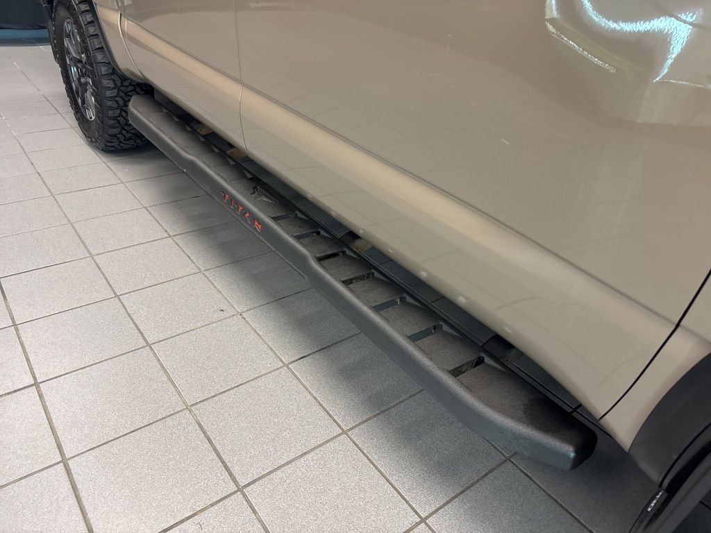 Used 2020 Nissan Titan PRO-4X w/ Pro-4x Convenience Package AWD/4WD image 10