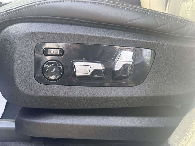 Used 2025 BMW X7 xDrive40i AWD/4WD image 16