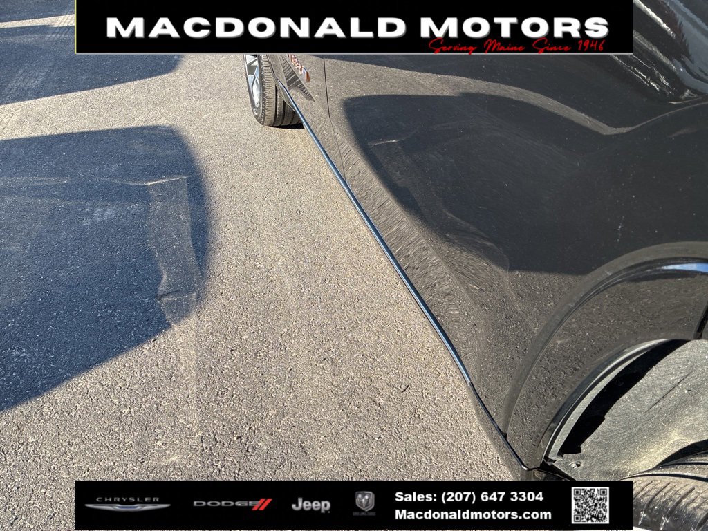 Used 2024 Jeep Grand Wagoneer Series III w/ HD Trailer Tow Package image 13