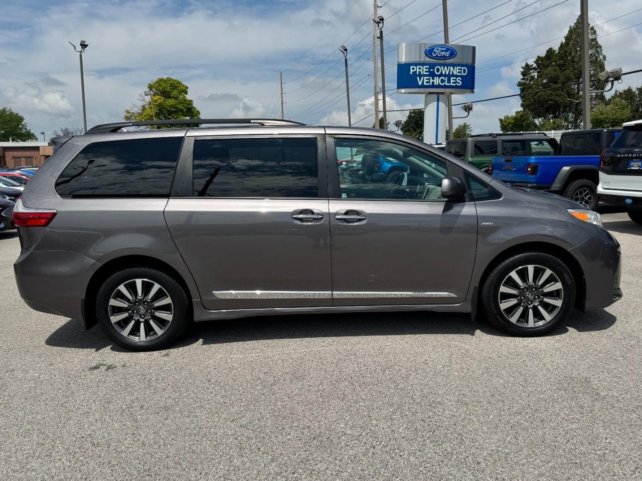 Used 2018 Toyota Sienna XLE w/ Protection Package AWD/4WD image 2