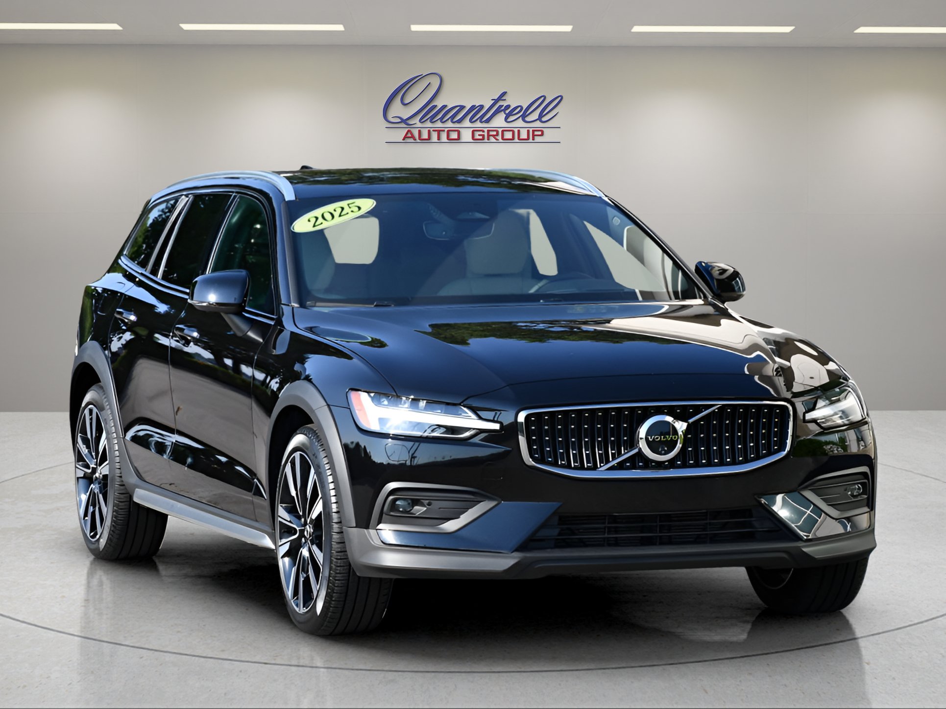 Certified 2025 Volvo V60 B5 Cross Country Ultra AWD/4WD image 2