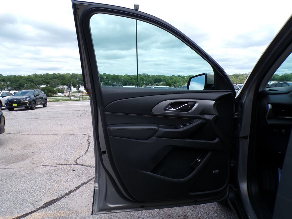 Used 2018 Chevrolet Traverse LT w/ LPO, Floor Liner Package AWD/4WD image 26