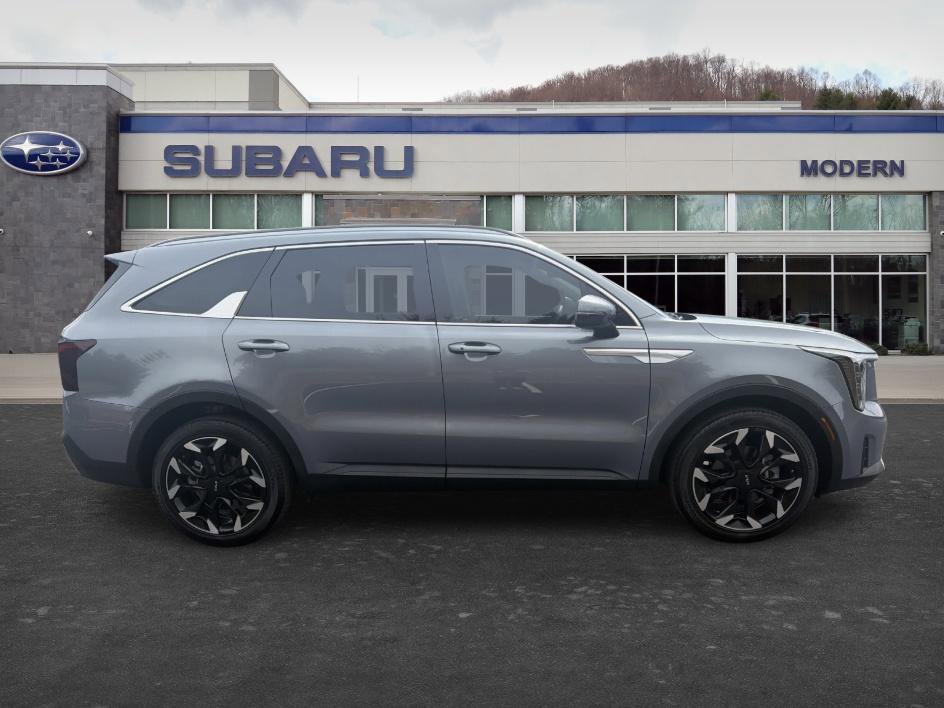 Used 2025 Kia Sorento EX image 4