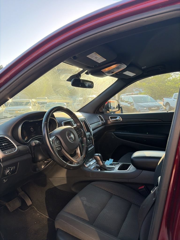 Used 2019 Jeep Grand Cherokee Laredo w/ Security & Convenience Group AWD/4WD image 5