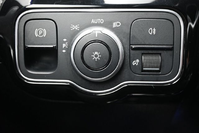 Used 2022 Mercedes-Benz A 220 4MATIC image 26
