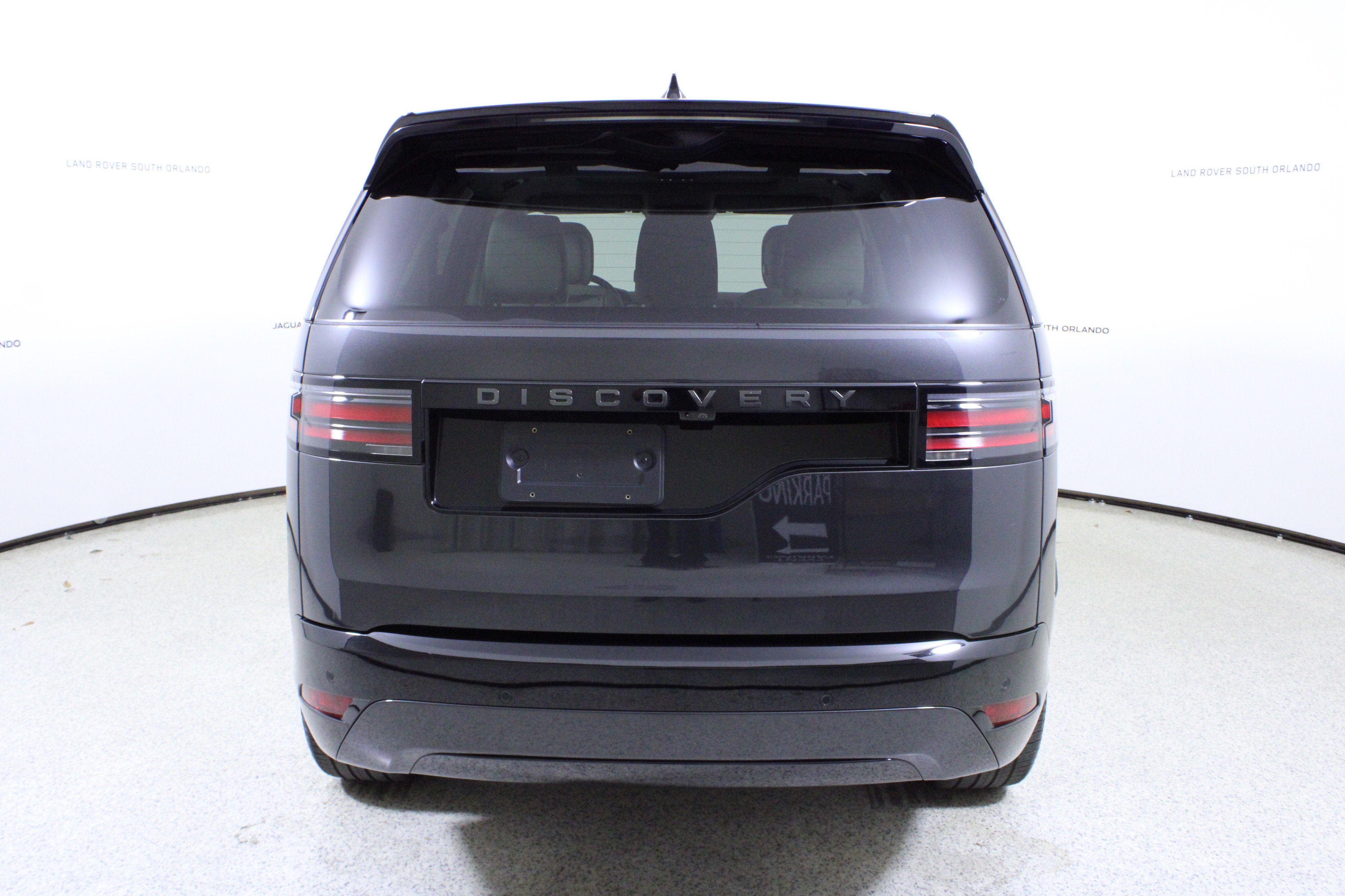 Used 2025 Land Rover Discovery Dynamic SE AWD/4WD image 6