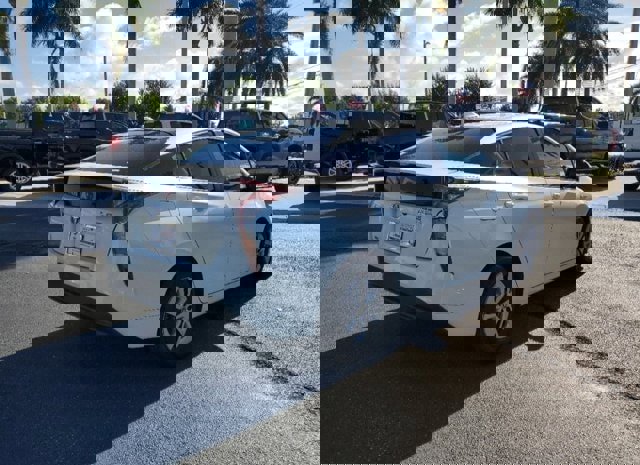 Used 2017 Toyota Prius Four image 4