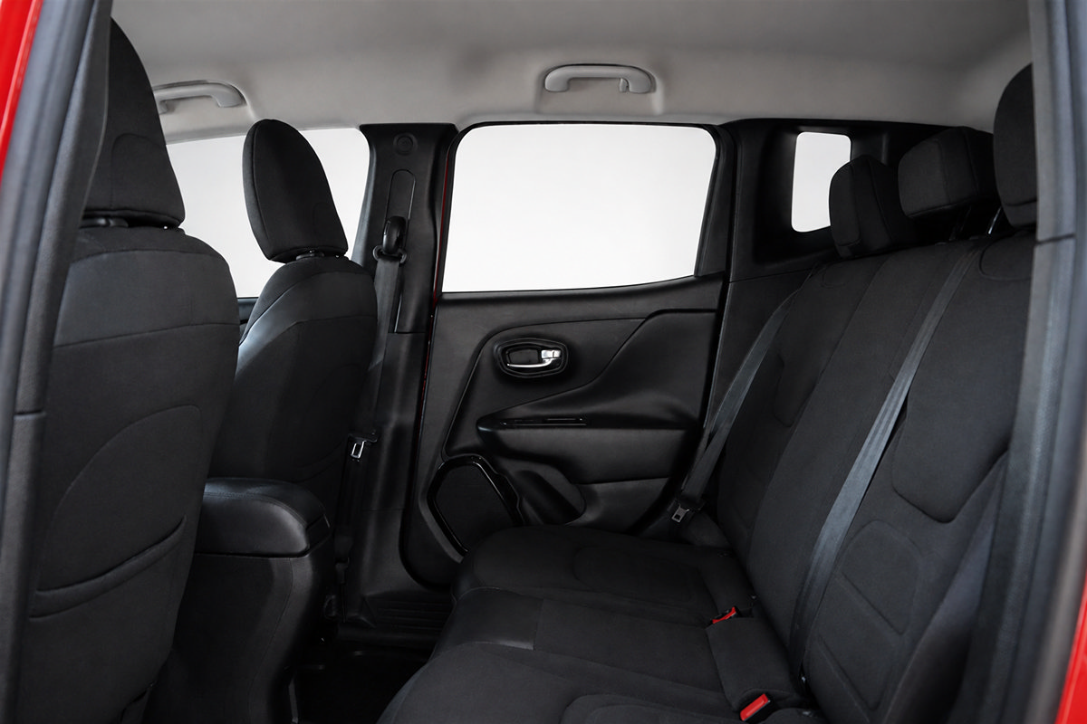 Used 2017 Jeep Renegade Altitude FWD image 17