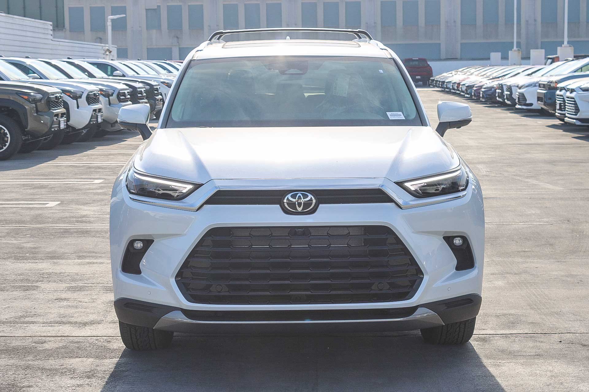 New 2026 Toyota Grand Highlander AWD Hybrid image 2